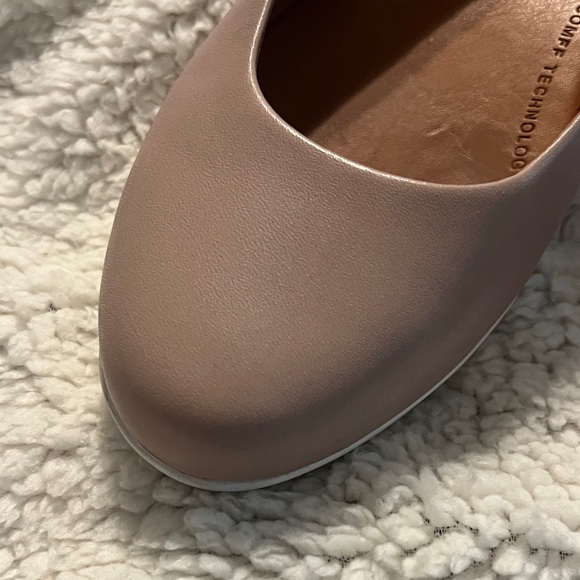 Fitflop Tan Slingback Flats for Casual Comfort - Picture 4 of 9